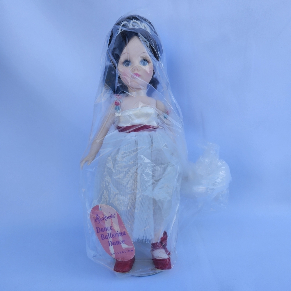1984 Vintage Effanbee Red Shoes 1141 Dance Ballerina Dance Vinyl Doll 11"